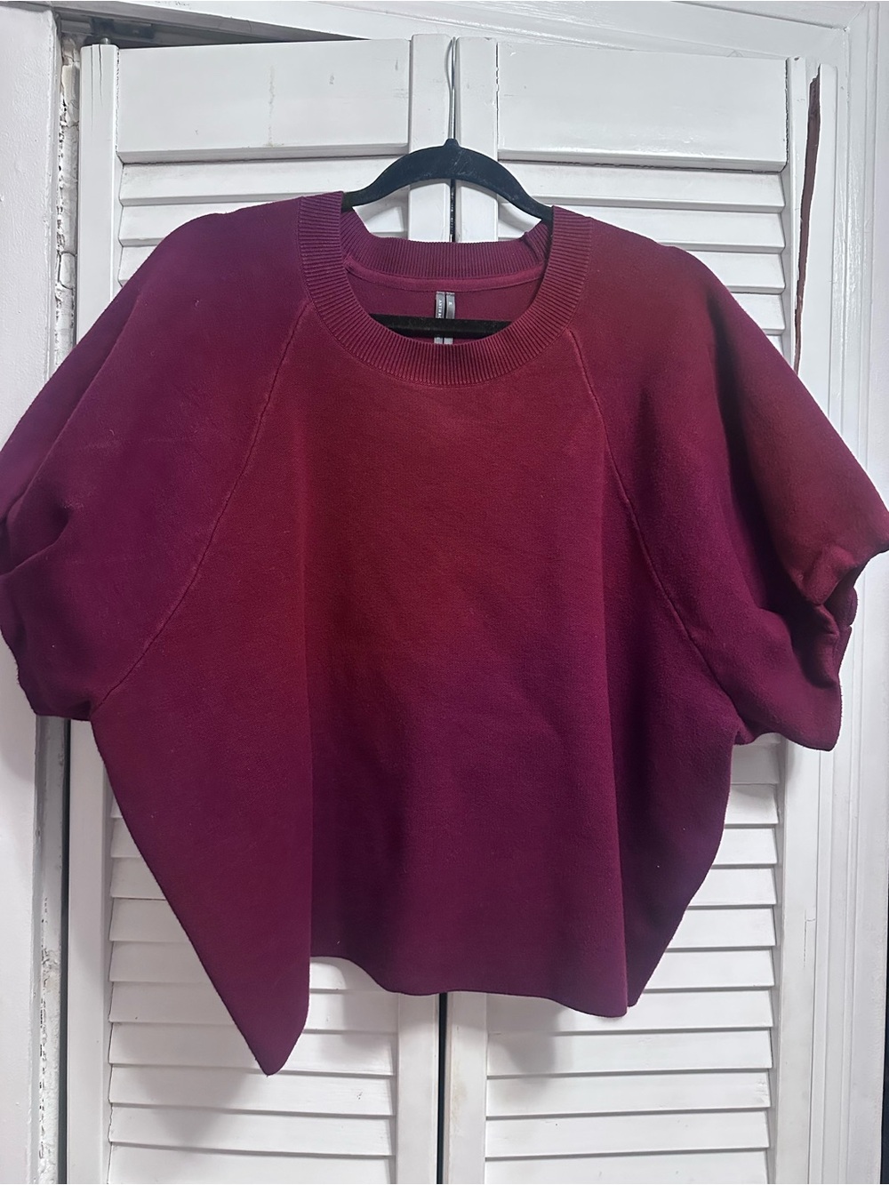 Anthropologie Women's Wine/Burgundy Short-Sleeve Crewneck Sweatshirt